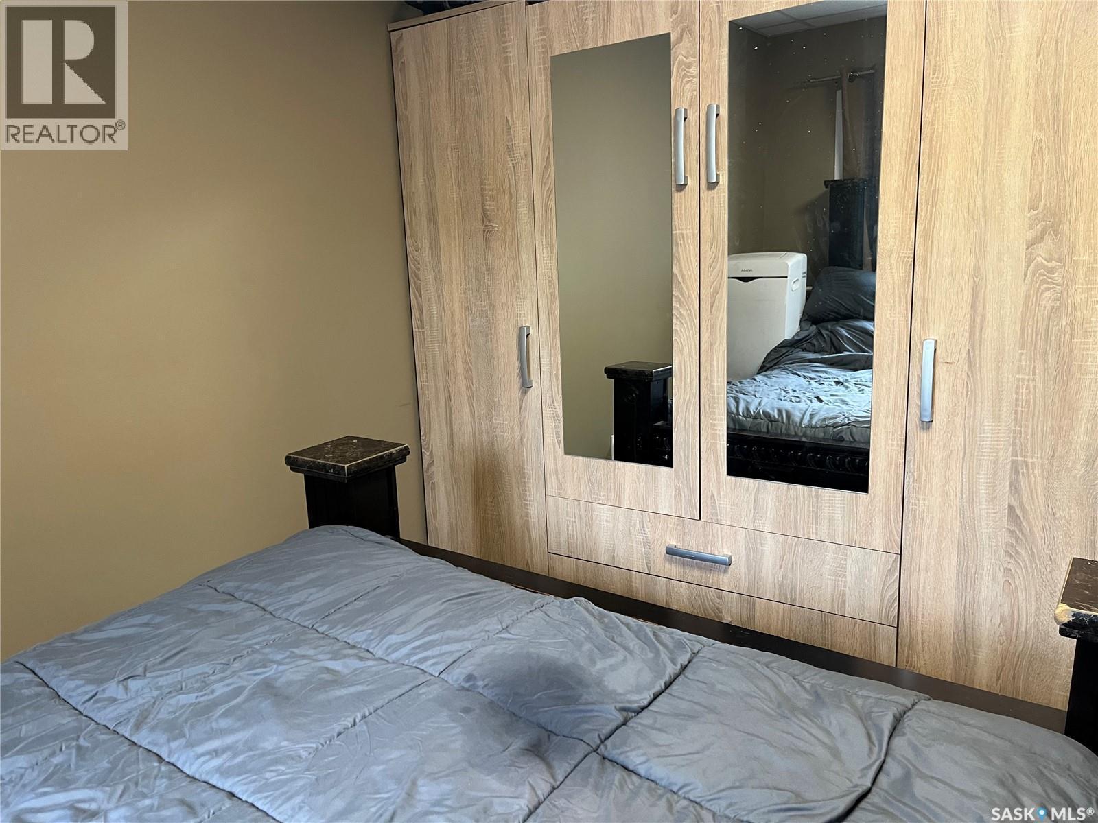 1447 Robinson Street, Regina, SK - Indoor Photo Showing Bedroom