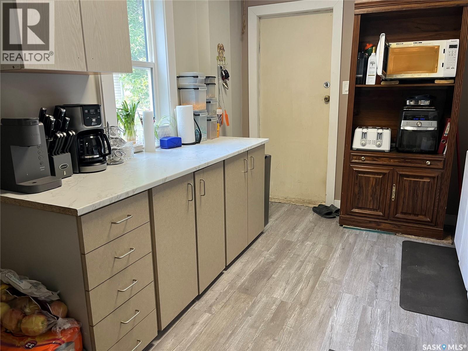 1447 Robinson Street, Regina, SK - Indoor