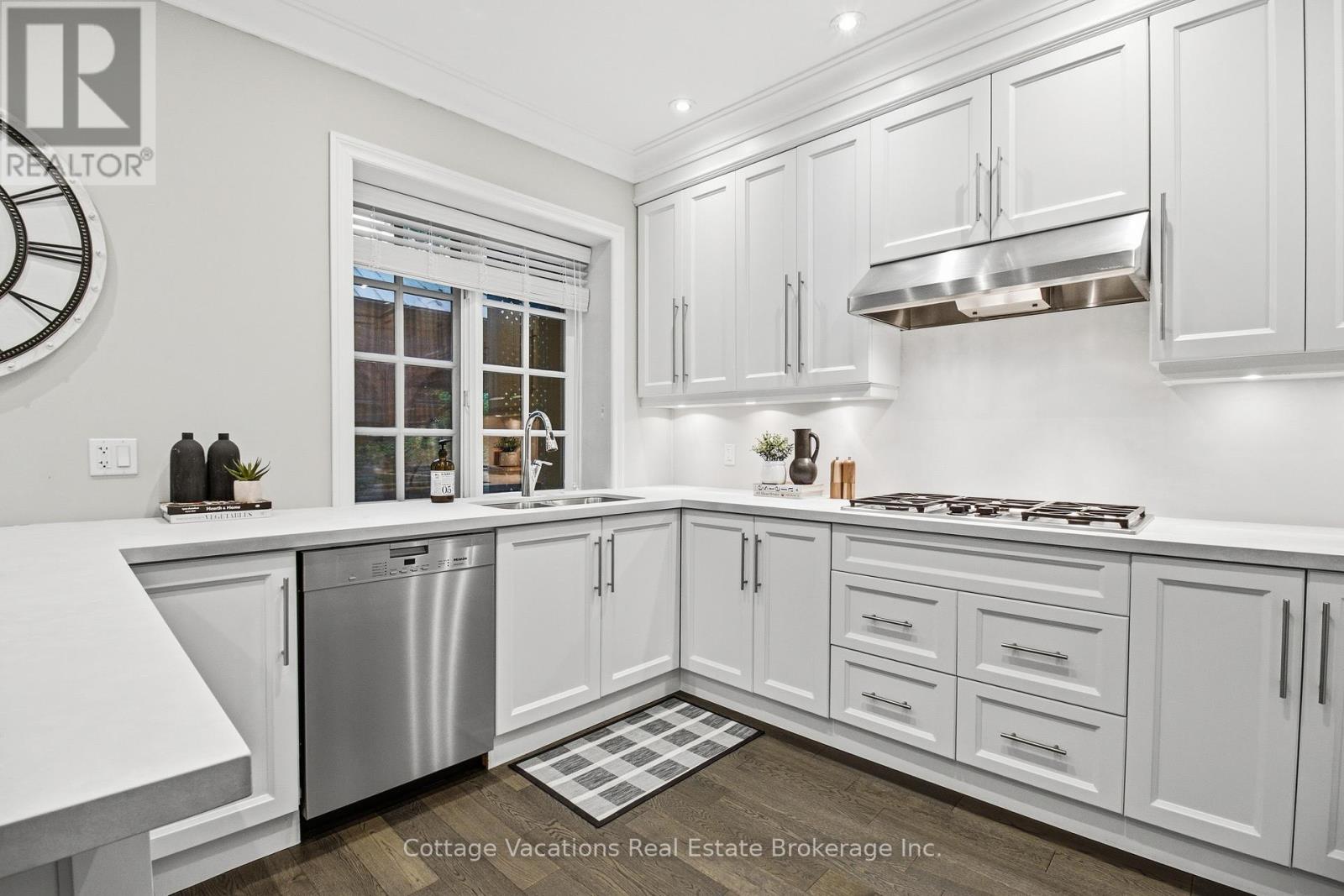 46 Bernard Avenue, Toronto (Annex), ON - Indoor Photo Showing Kitchen With Upgraded Kitchen