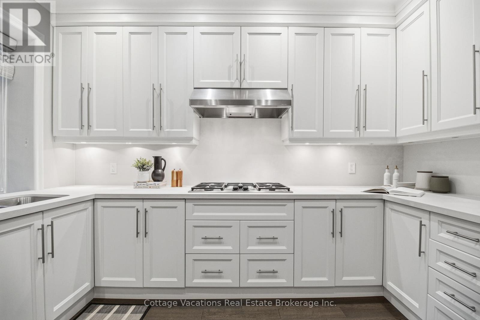 46 Bernard Avenue, Toronto (Annex), ON - Indoor Photo Showing Kitchen With Upgraded Kitchen