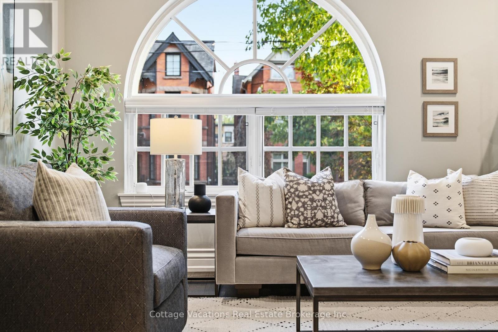 46 Bernard Avenue, Toronto (Annex), ON - Indoor Photo Showing Living Room