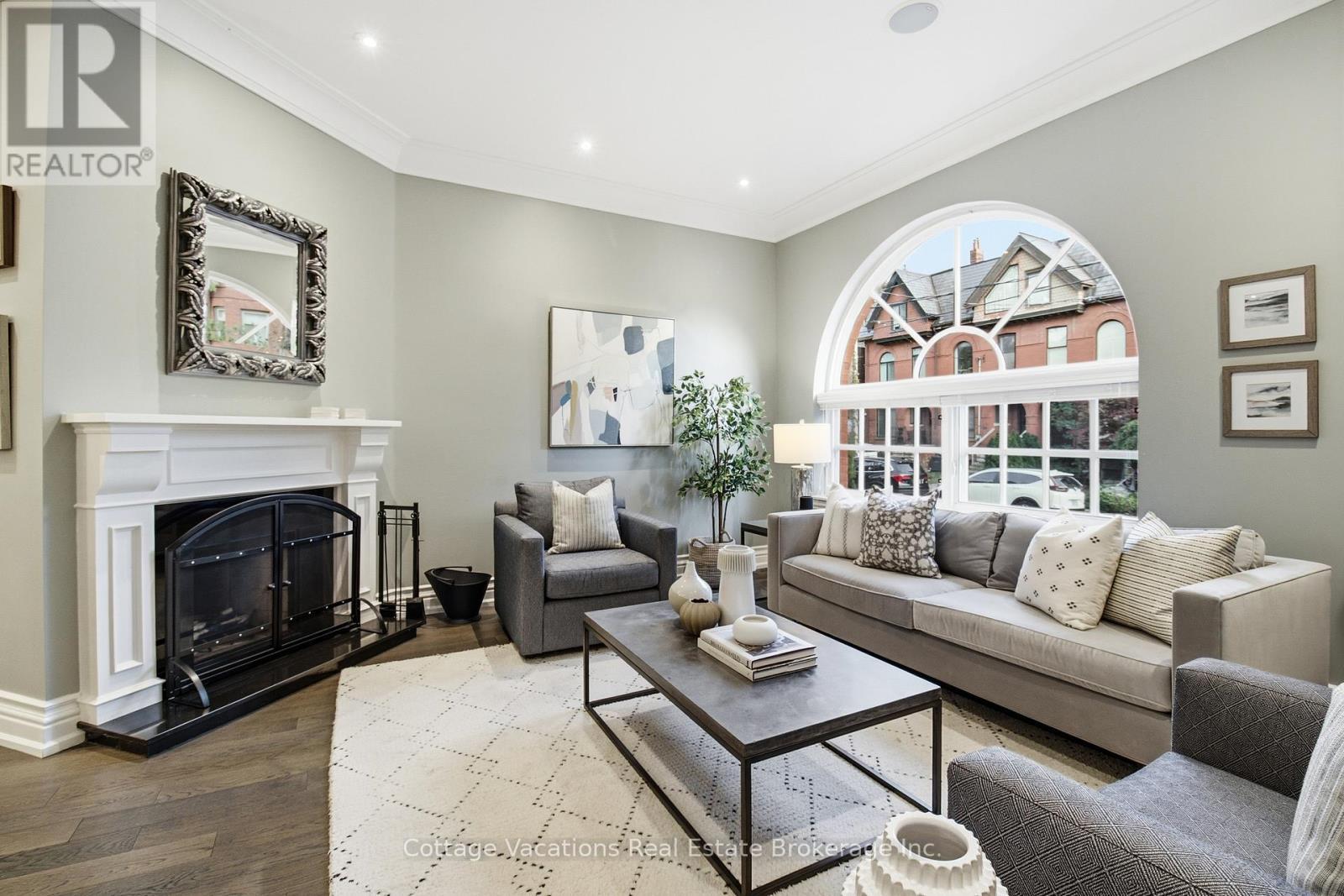 46 Bernard Avenue, Toronto (Annex), ON - Indoor Photo Showing Living Room With Fireplace