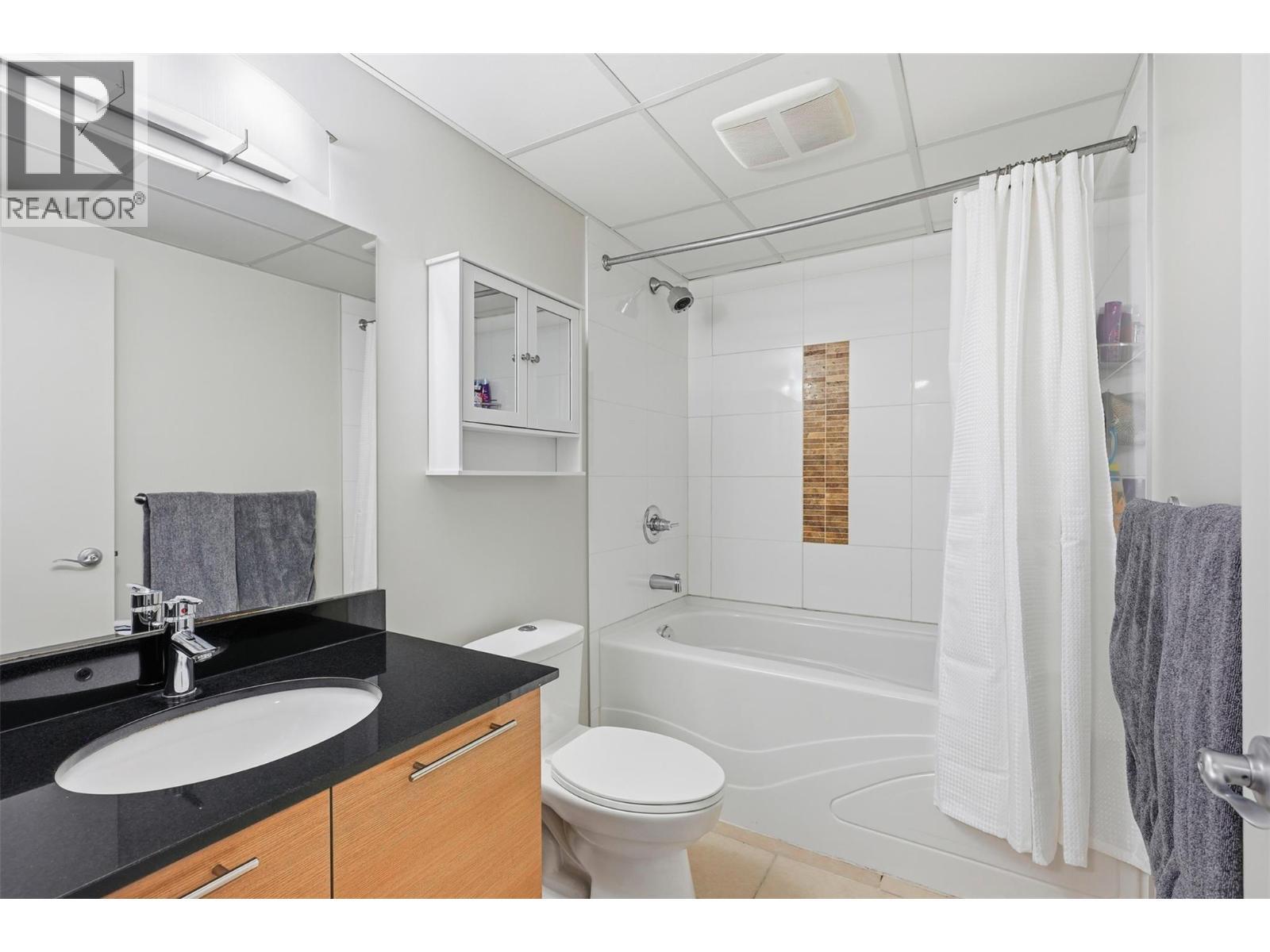 1040 Talasa Court Unit# 3217, Kamloops, BC - Indoor Photo Showing Bathroom