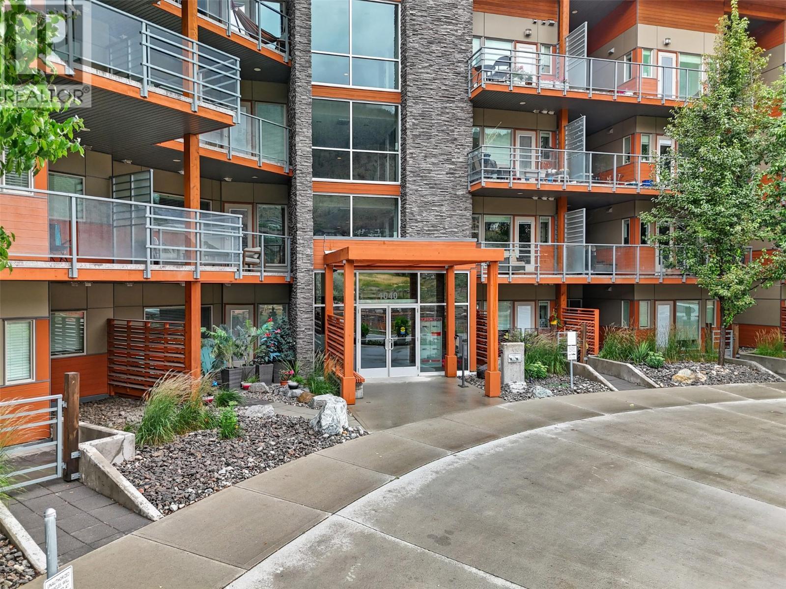 1040 Talasa Court Unit# 3217, Kamloops, BC - Outdoor With Balcony With Facade