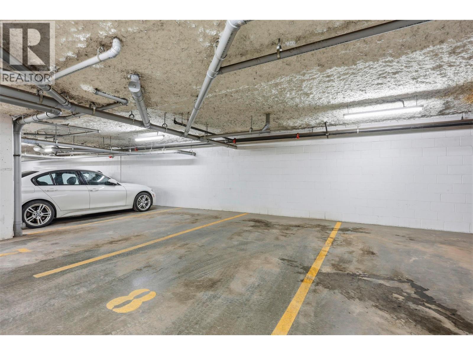 1040 Talasa Court Unit# 3217, Kamloops, BC - Indoor Photo Showing Garage