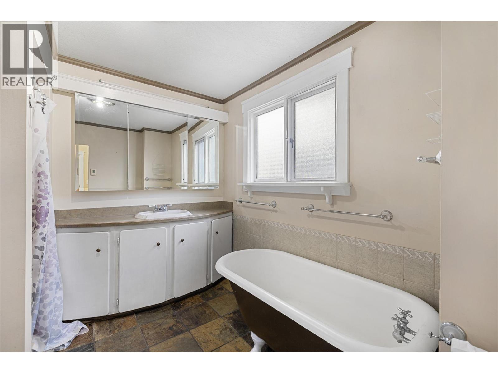 5267 Chute Lake Road, Kelowna, BC - Indoor Photo Showing Bathroom