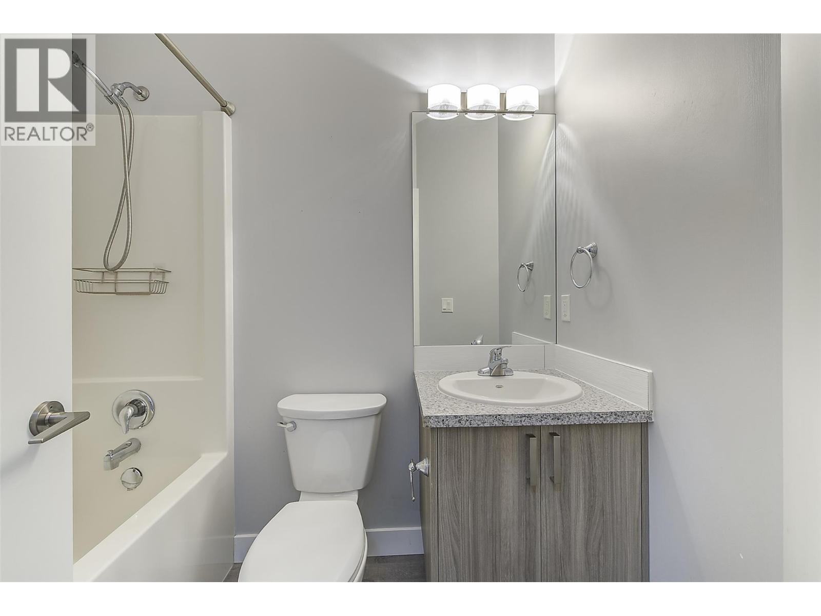 2745 Hewl Road, West Kelowna, BC - Indoor Photo Showing Bathroom