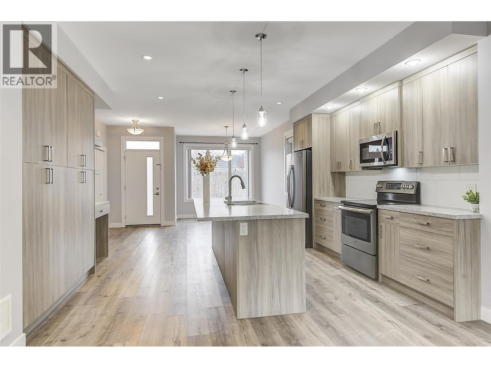 2745 Hewl Road, West Kelowna, BC - Indoor Photo Showing Kitchen With Stainless Steel Kitchen With Upgraded Kitchen