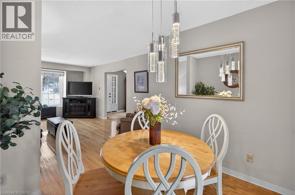 3049 Glencrest Road Unit# 31, Burlington, ON - Indoor Photo Showing Dining Room