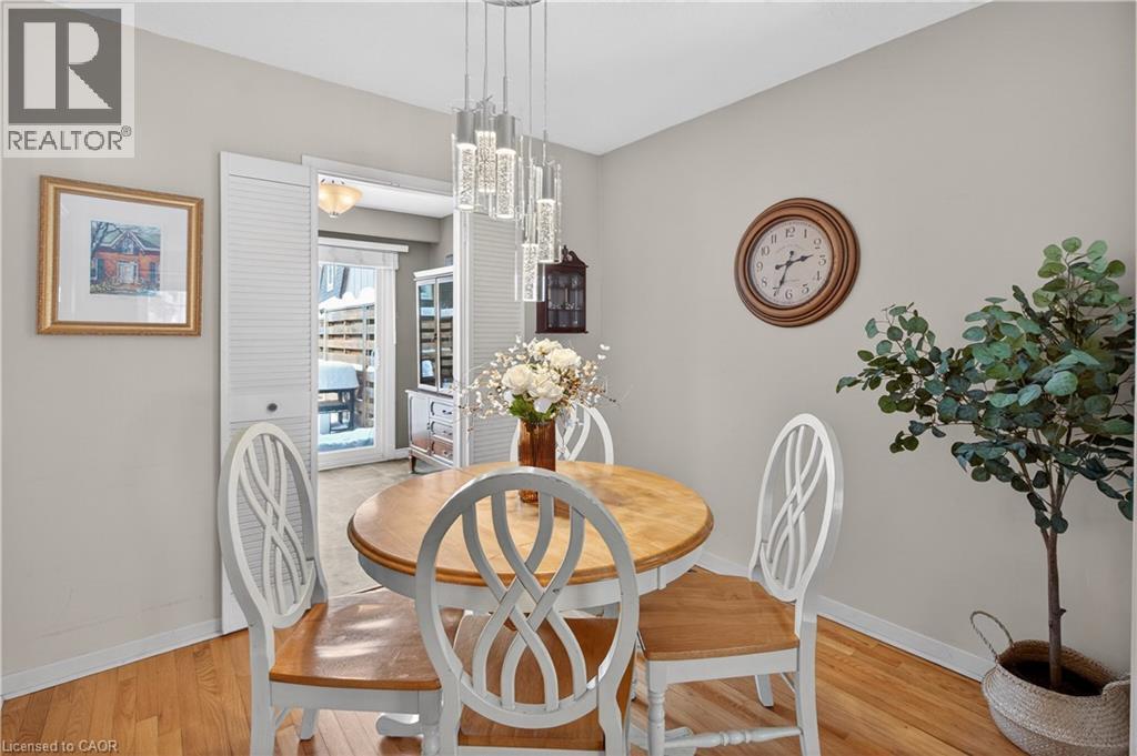 3049 Glencrest Road Unit# 31, Burlington, ON - Indoor Photo Showing Dining Room