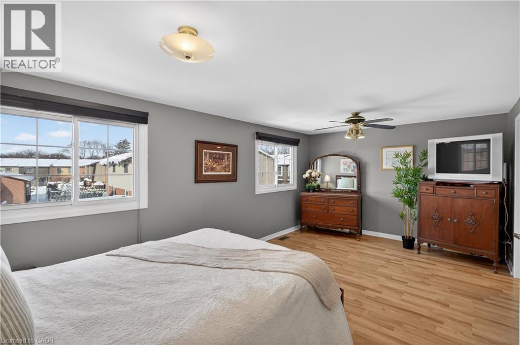 3049 Glencrest Road Unit# 31, Burlington, ON - Indoor Photo Showing Bedroom