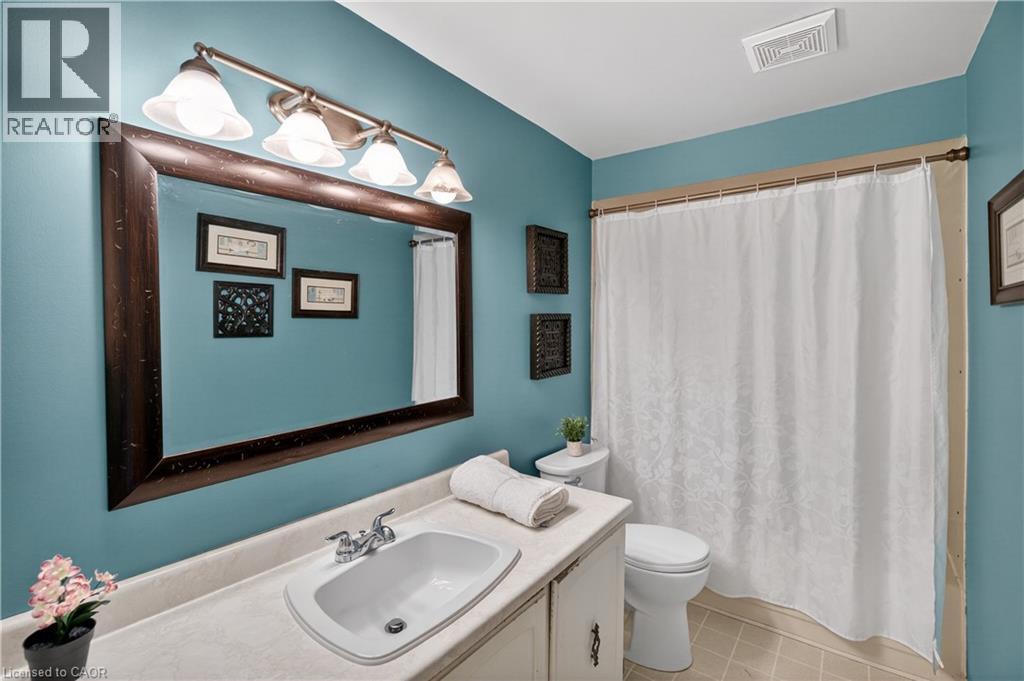 4 PIECE - 3049 Glencrest Road Unit# 31, Burlington, ON - Indoor Photo Showing Bathroom