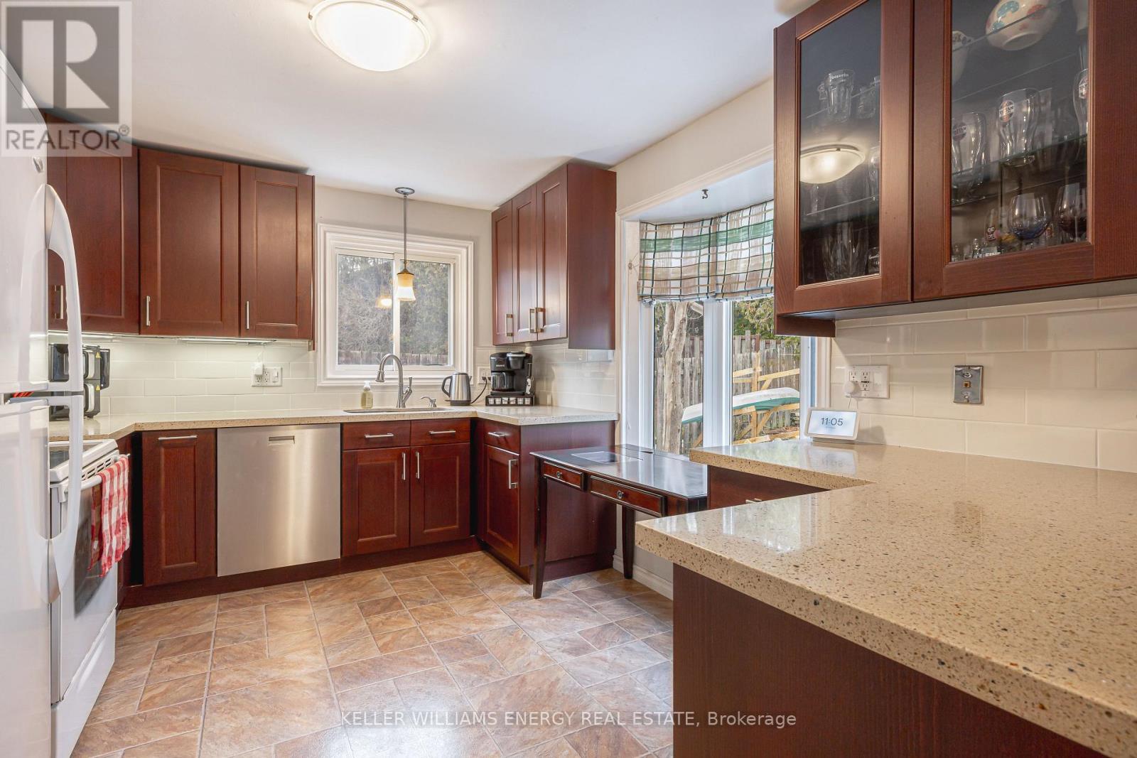 17 Barrow Court, Whitby (Lynde Creek), ON - Indoor Photo Showing Kitchen