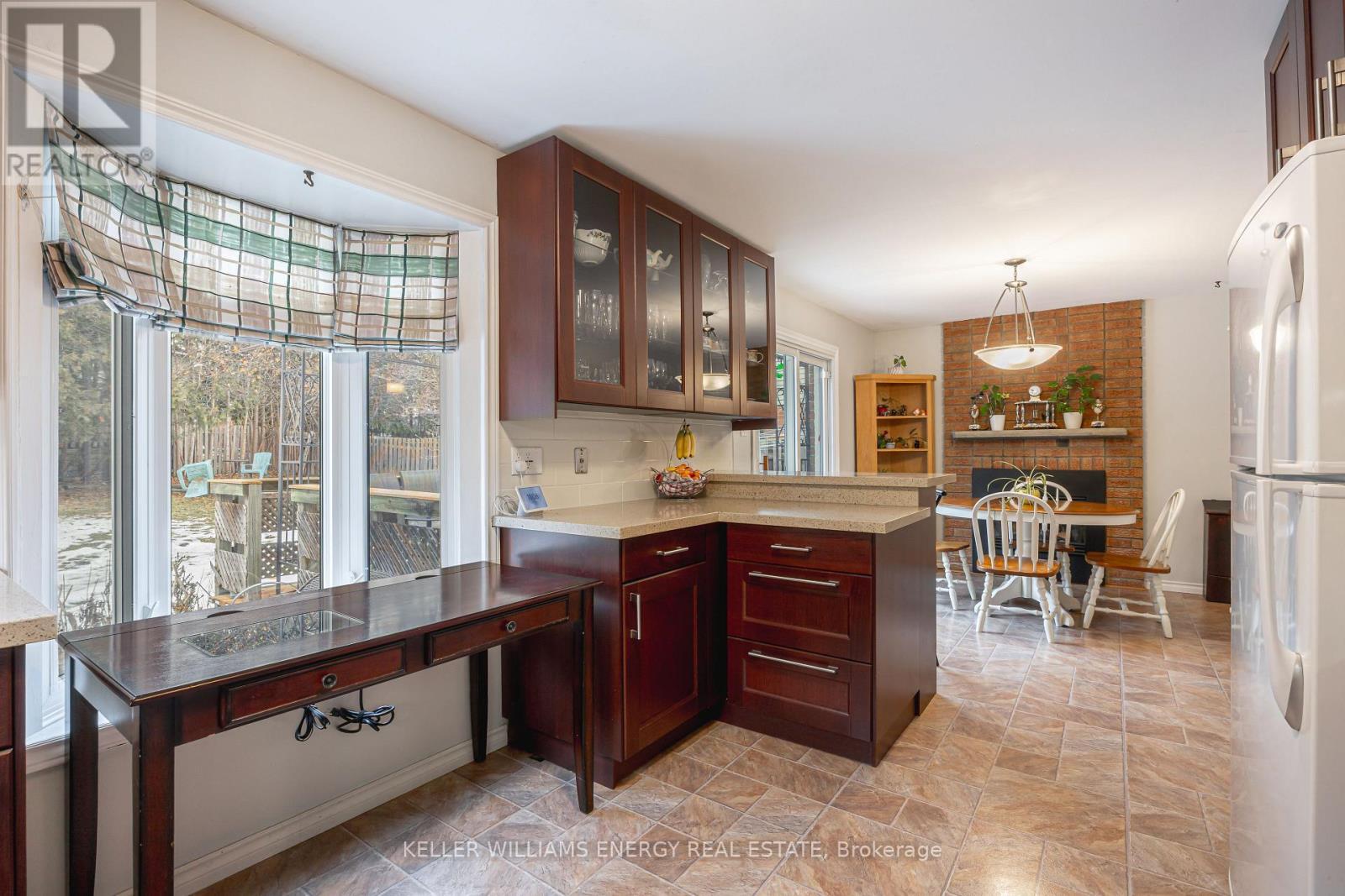 17 Barrow Court, Whitby (Lynde Creek), ON - Indoor Photo Showing Kitchen