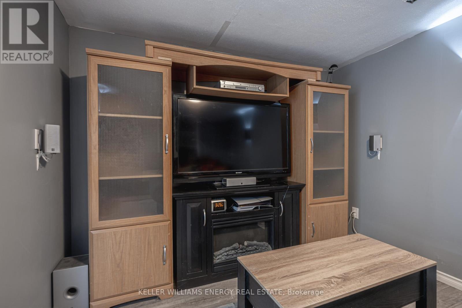 17 Barrow Court, Whitby (Lynde Creek), ON - Indoor