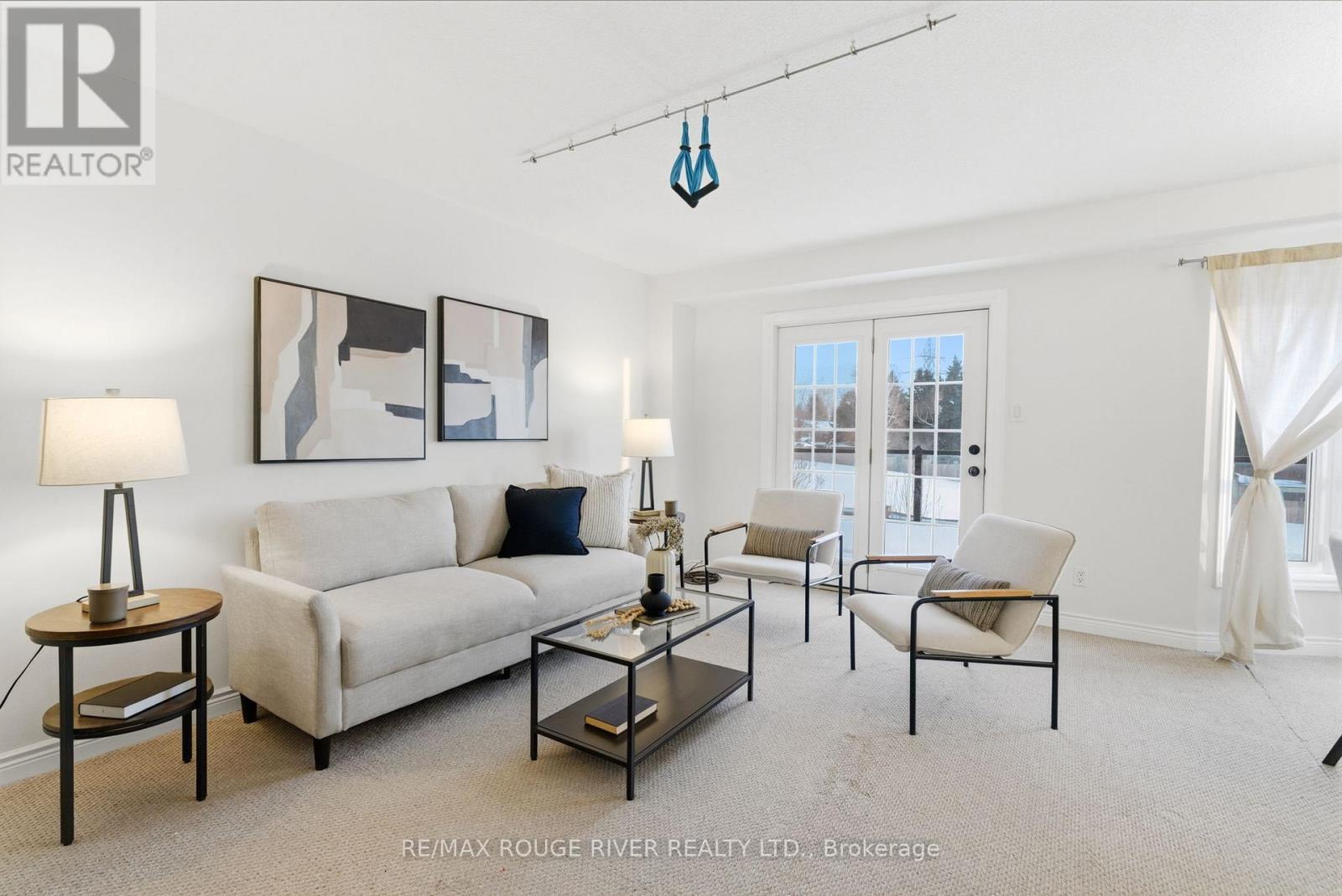 3 Corral Court, Whitby (Blue Grass Meadows), ON - Indoor Photo Showing Living Room