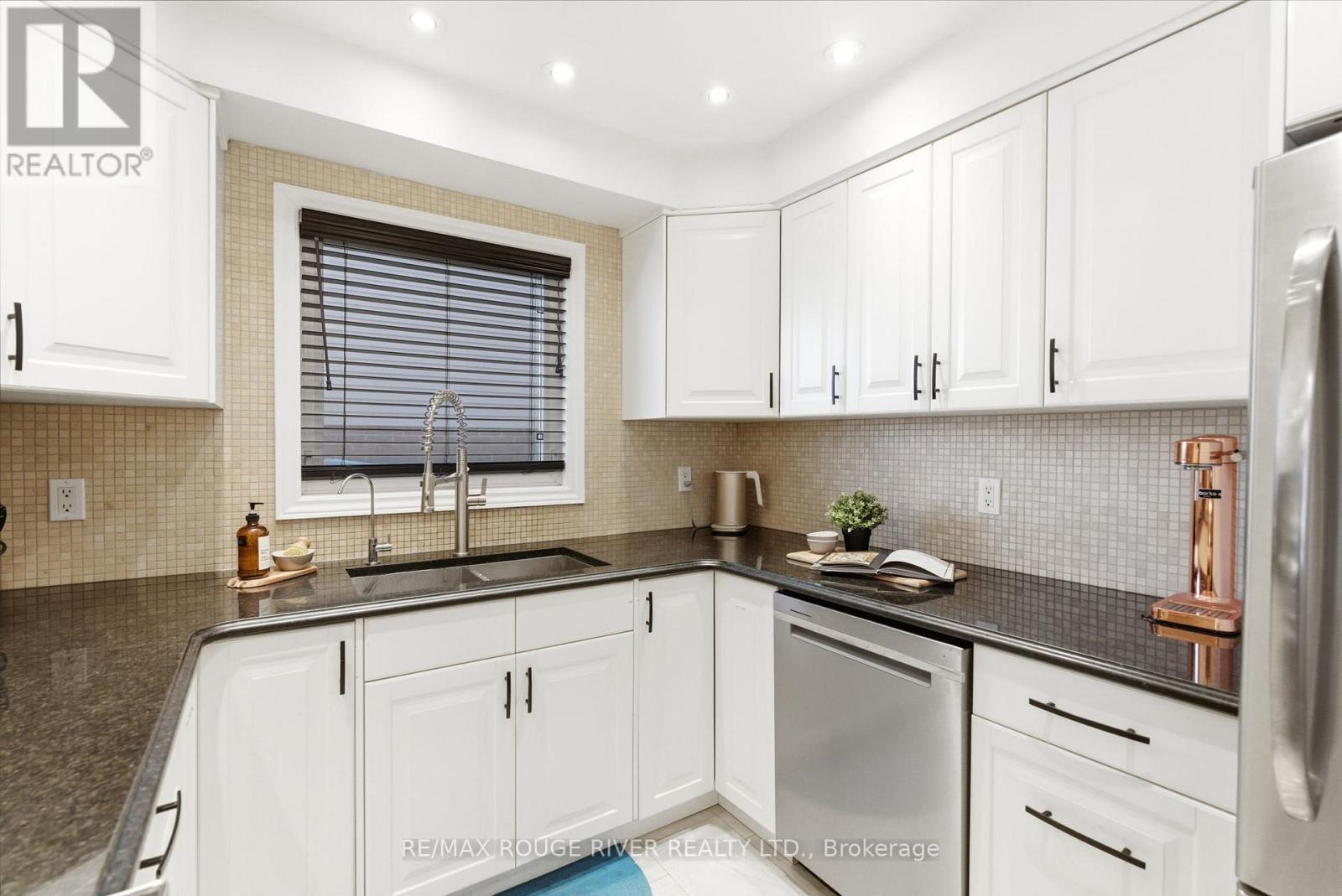 3 Corral Court, Whitby (Blue Grass Meadows), ON - Indoor Photo Showing Kitchen With Double Sink
