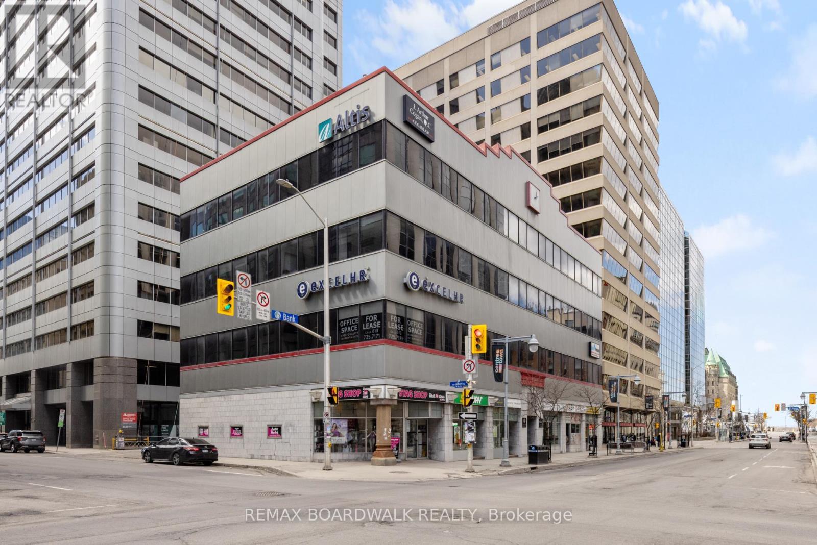 102 Bank Street, Ottawa, ON