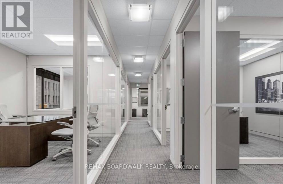 102 Bank Street, Ottawa, ON