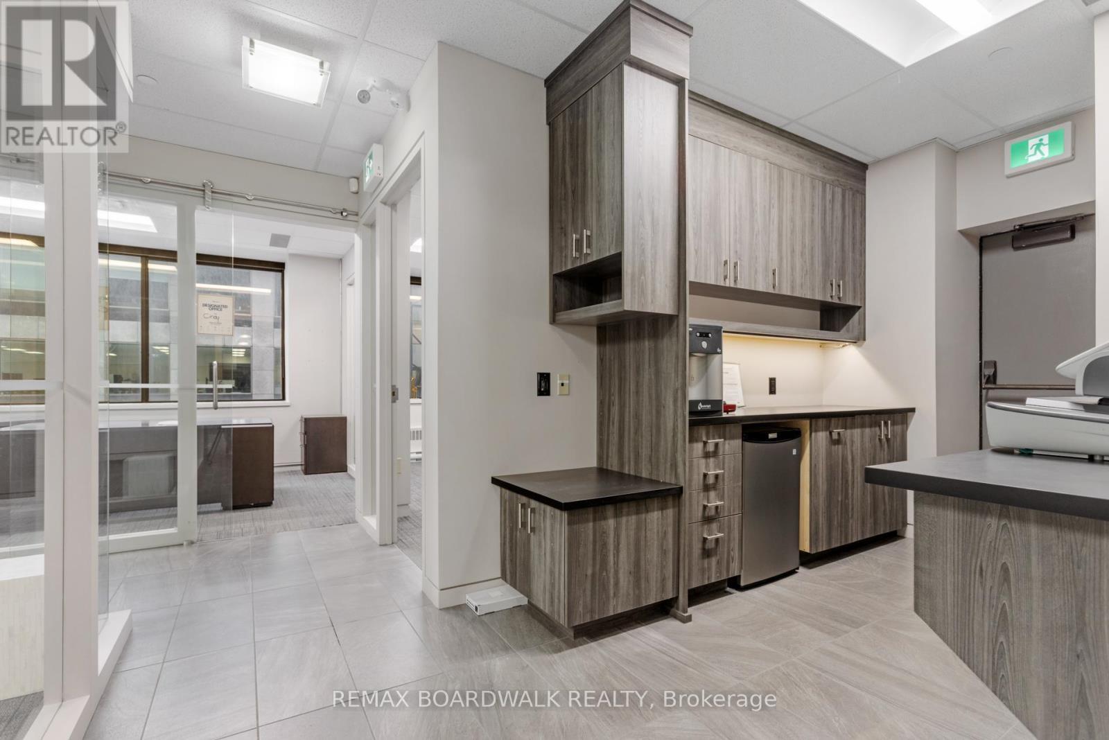 102 Bank Street, Ottawa, ON