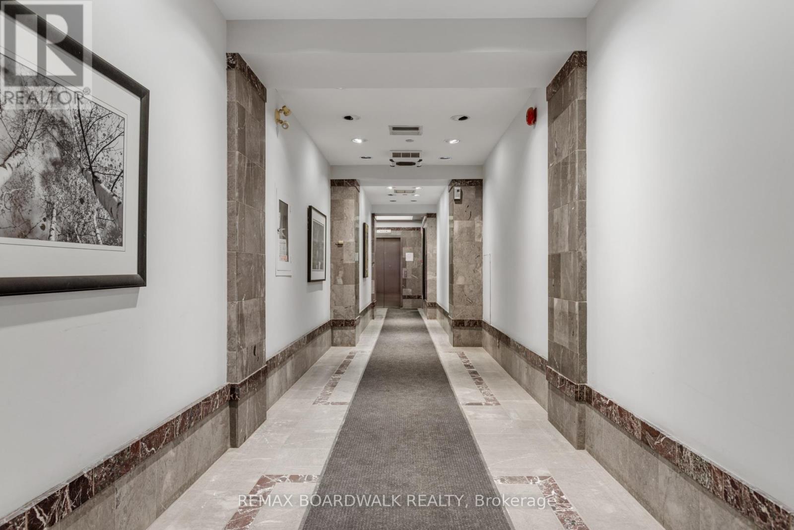 102 Bank Street, Ottawa, ON