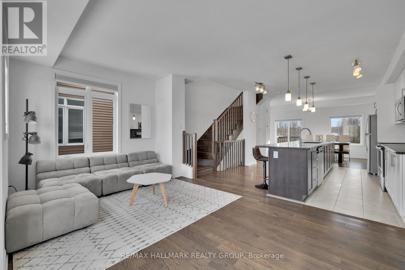 26 Barn Swallow Private, Ottawa, ON - Indoor Photo Showing Living Room
