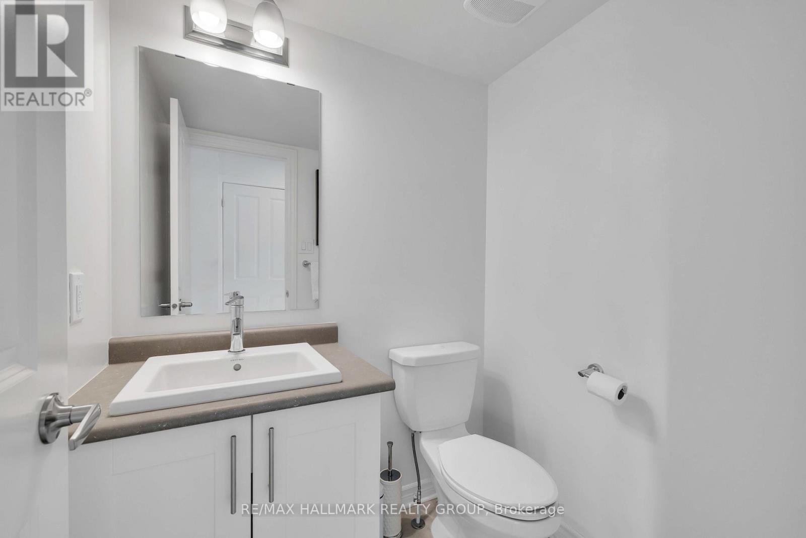 26 Barn Swallow Private, Ottawa, ON - Indoor Photo Showing Bathroom