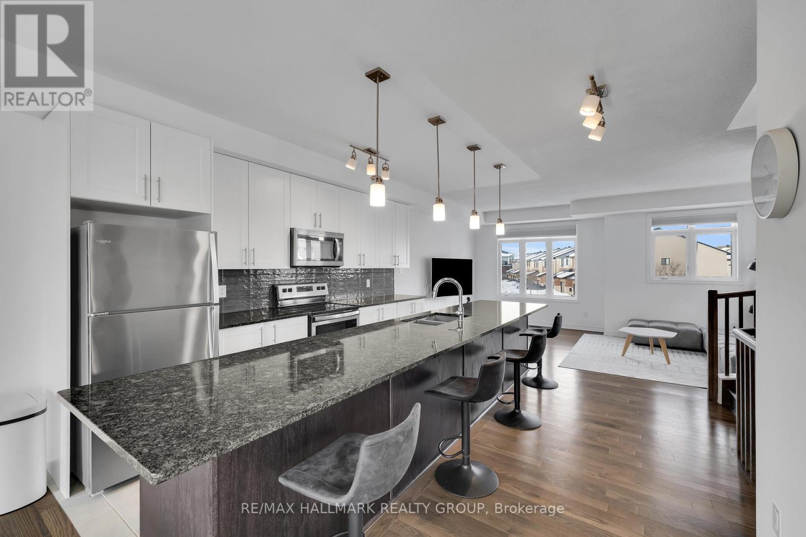 26 Barn Swallow Private, Ottawa, ON - Indoor Photo Showing Kitchen With Stainless Steel Kitchen With Upgraded Kitchen
