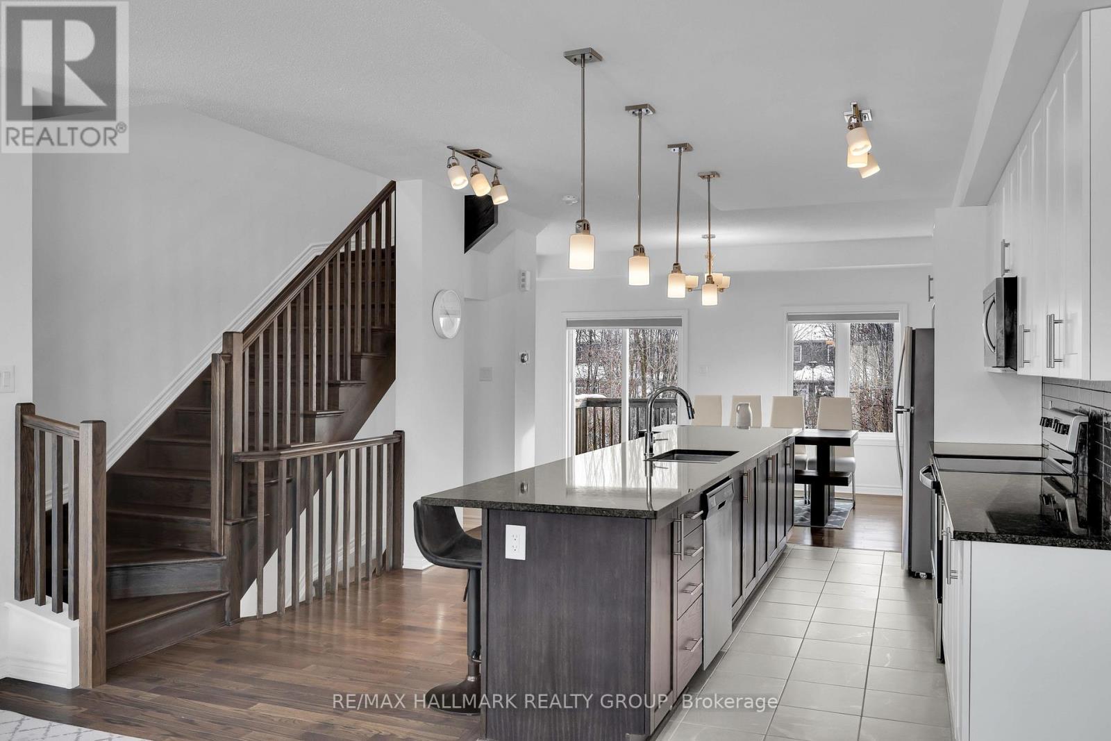 26 Barn Swallow Private, Ottawa, ON - Indoor Photo Showing Kitchen With Upgraded Kitchen