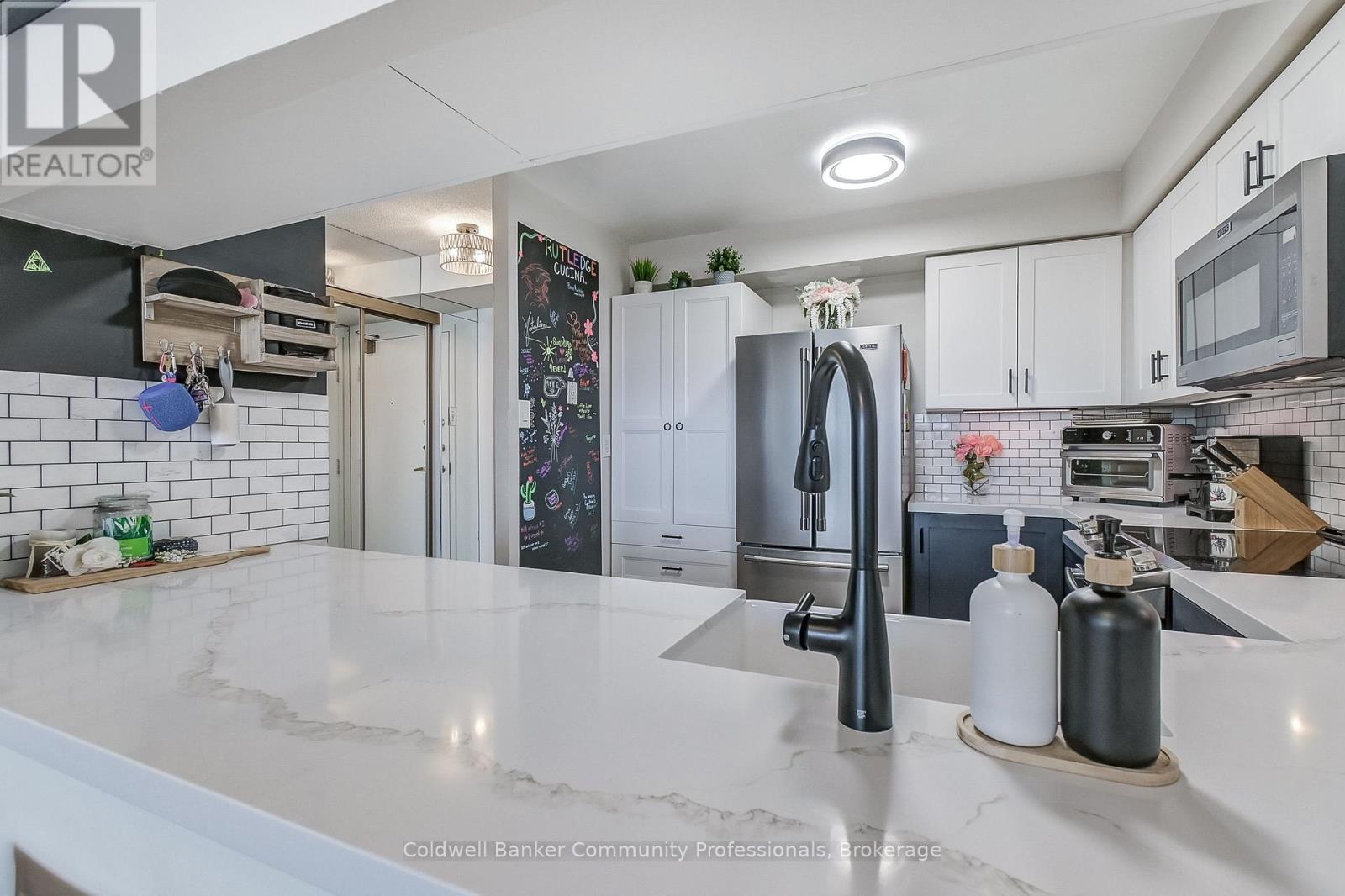 804 - 3845 Lake Shore Boulevard W, Toronto (Long Branch), ON - Indoor