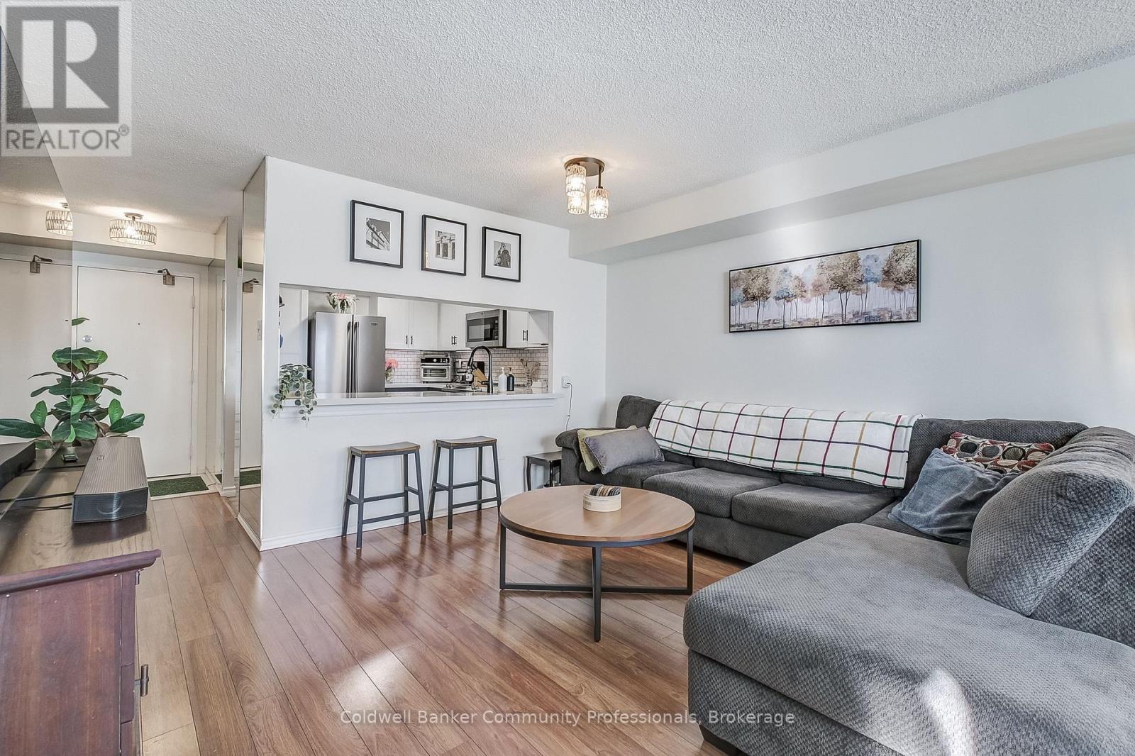804 - 3845 Lake Shore Boulevard W, Toronto (Long Branch), ON - Indoor Photo Showing Living Room