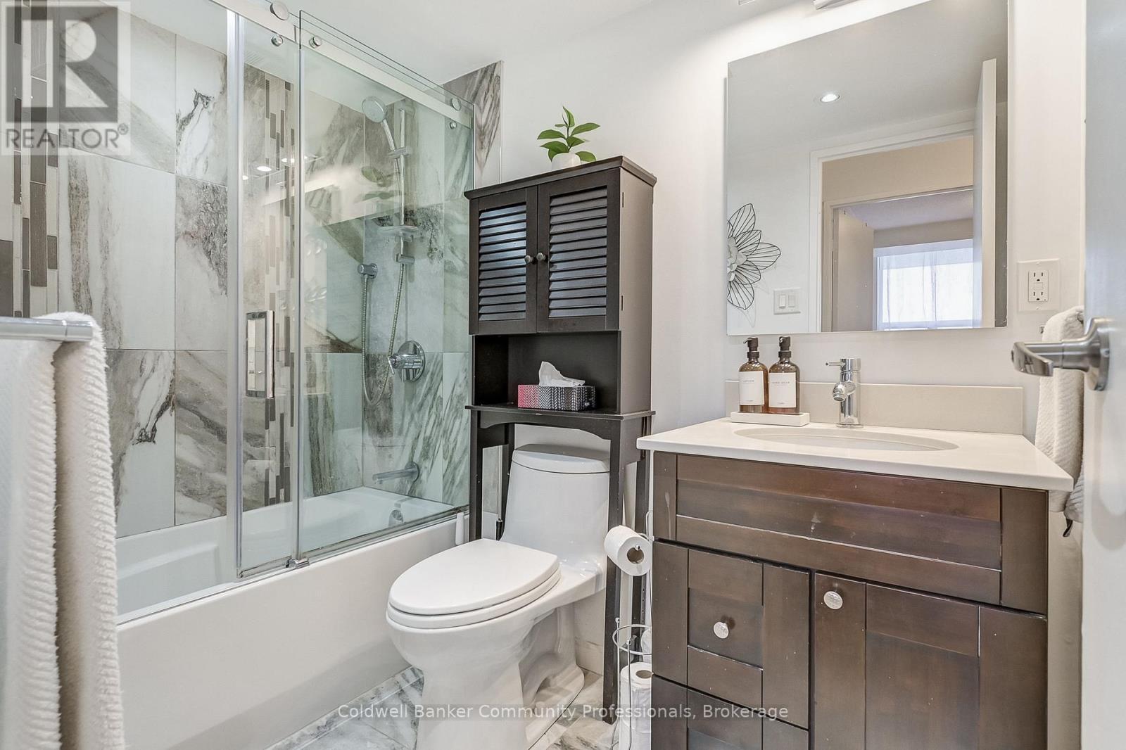 804 - 3845 Lake Shore Boulevard W, Toronto (Long Branch), ON - Indoor Photo Showing Bathroom