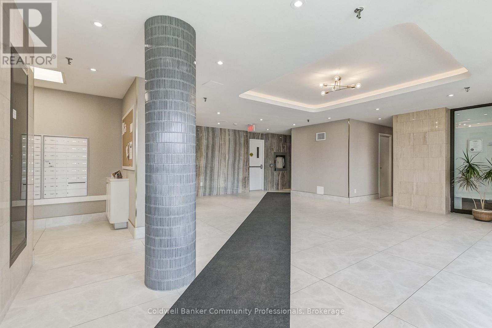804 - 3845 Lake Shore Boulevard W, Toronto (Long Branch), ON - Indoor Photo Showing Other Room