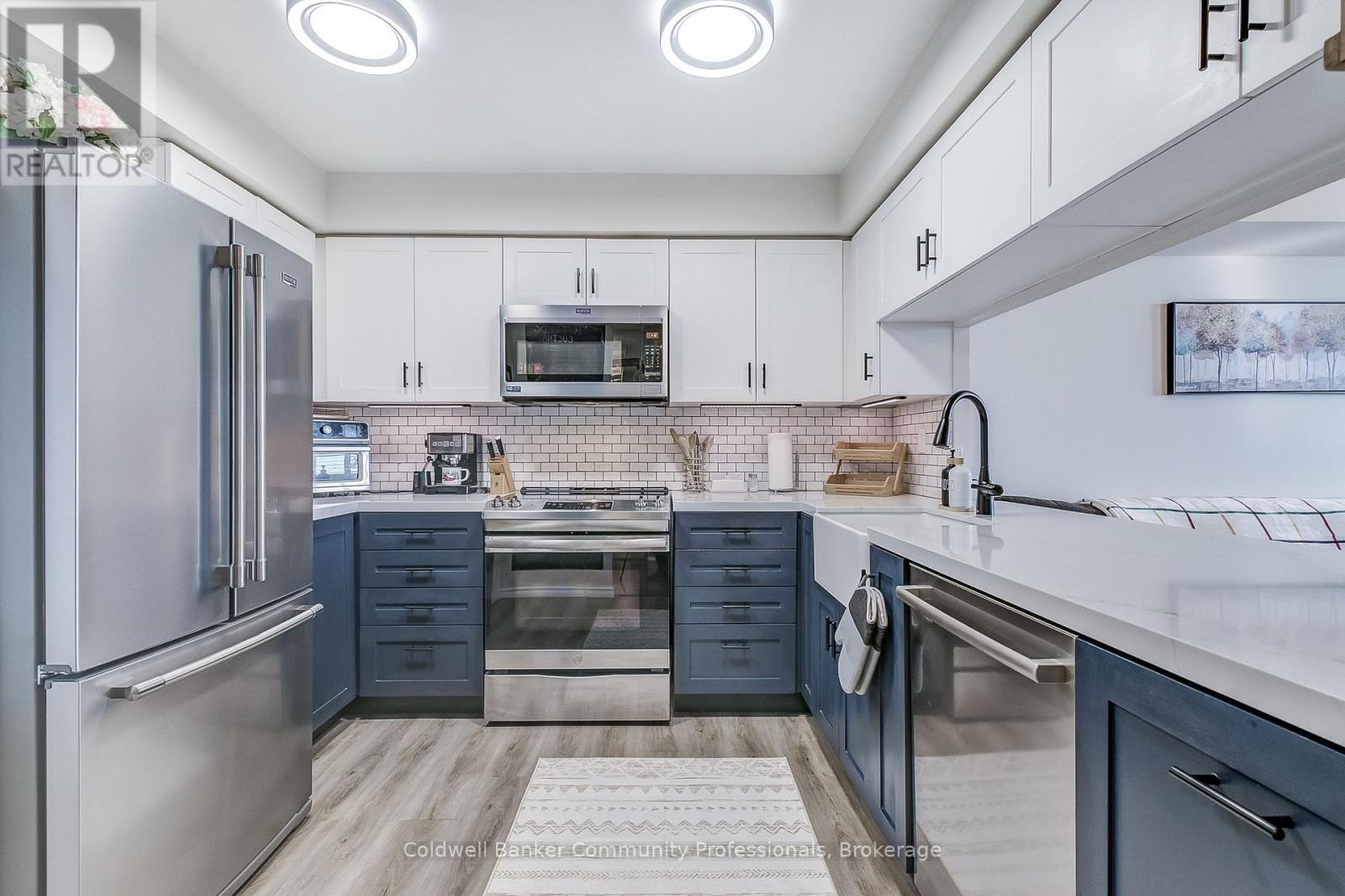 804 - 3845 Lake Shore Boulevard W, Toronto (Long Branch), ON - Indoor Photo Showing Kitchen With Stainless Steel Kitchen With Upgraded Kitchen