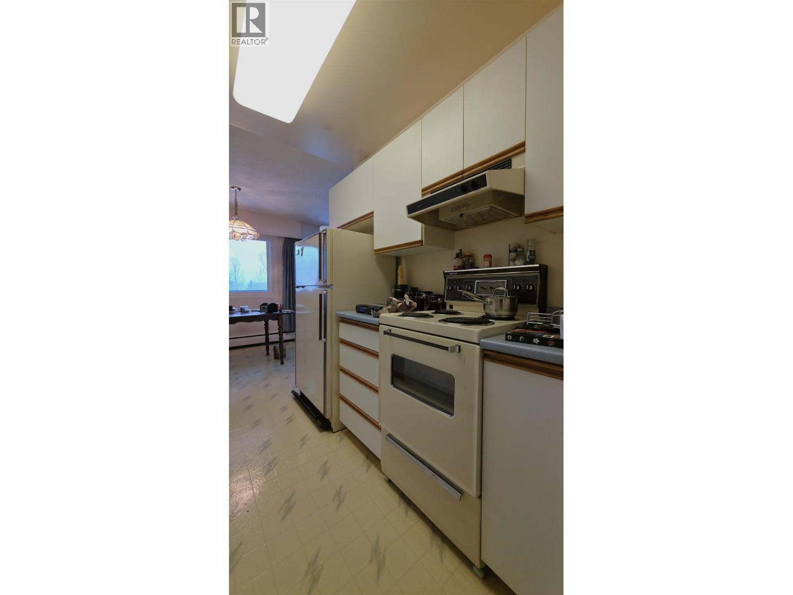 323 4288 15Th Avenue, Prince George, BC - Indoor Photo Showing Kitchen