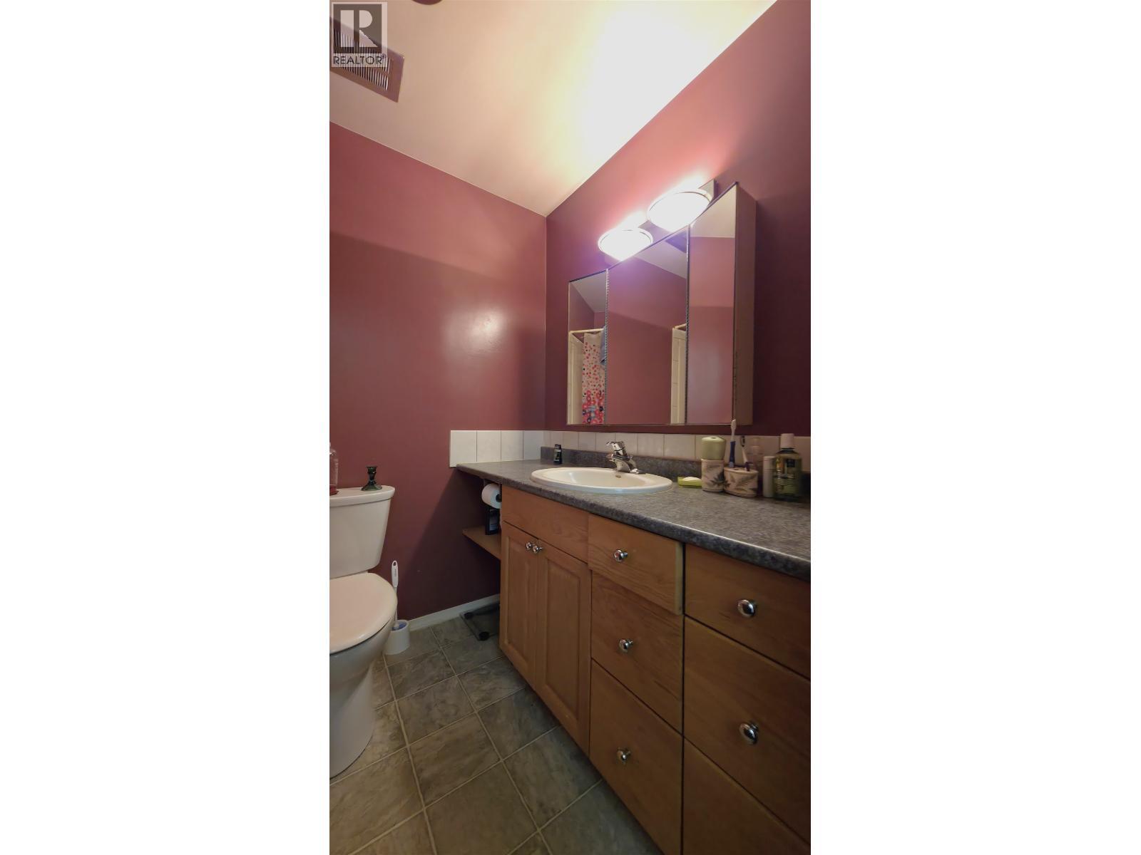 323 4288 15Th Avenue, Prince George, BC - Indoor Photo Showing Bathroom