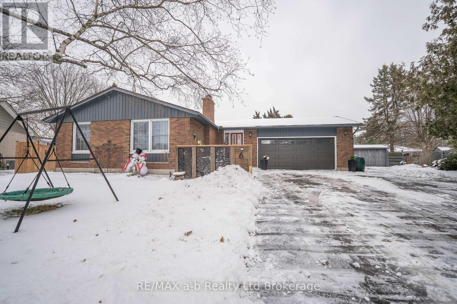 6 Camdon Court, Tillsonburg, ON - Outdoor