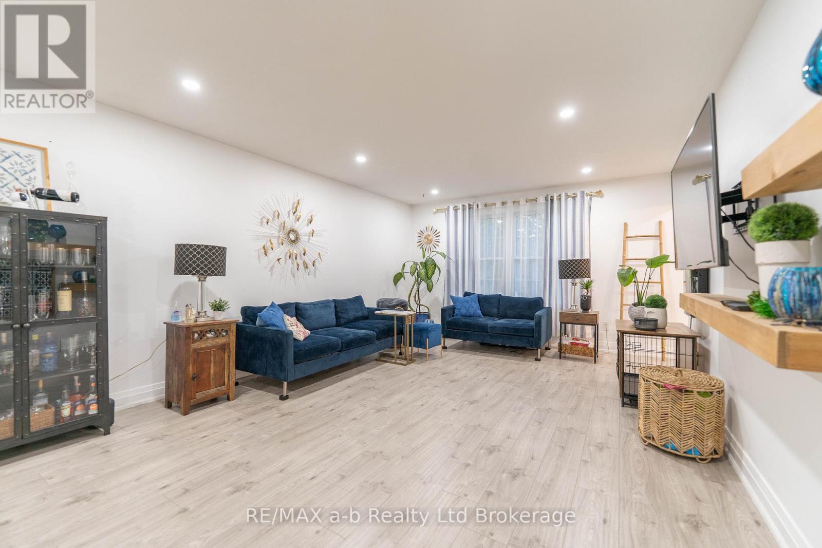 6 Camdon Court, Tillsonburg, ON - Indoor