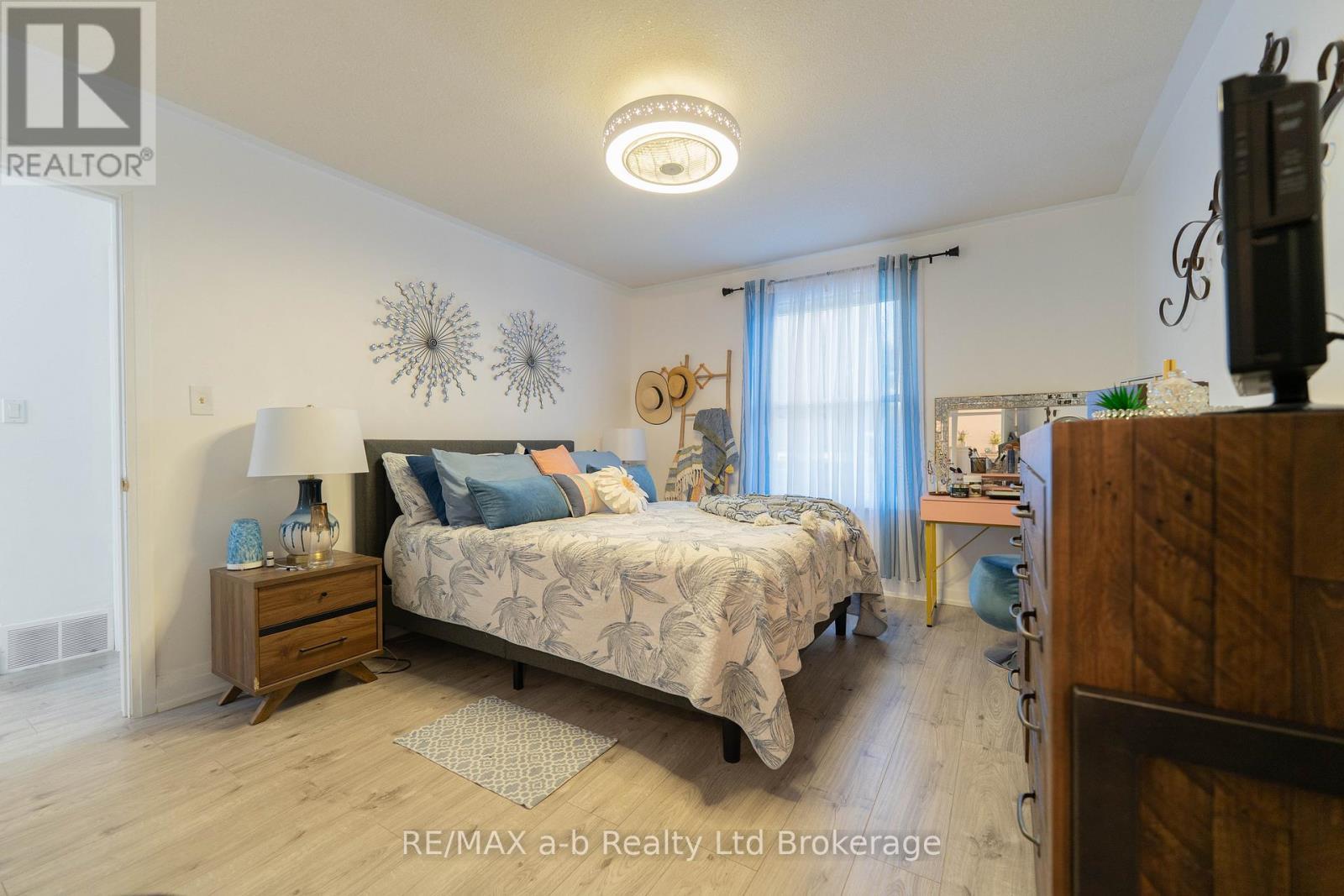 6 Camdon Court, Tillsonburg, ON - Indoor Photo Showing Bedroom