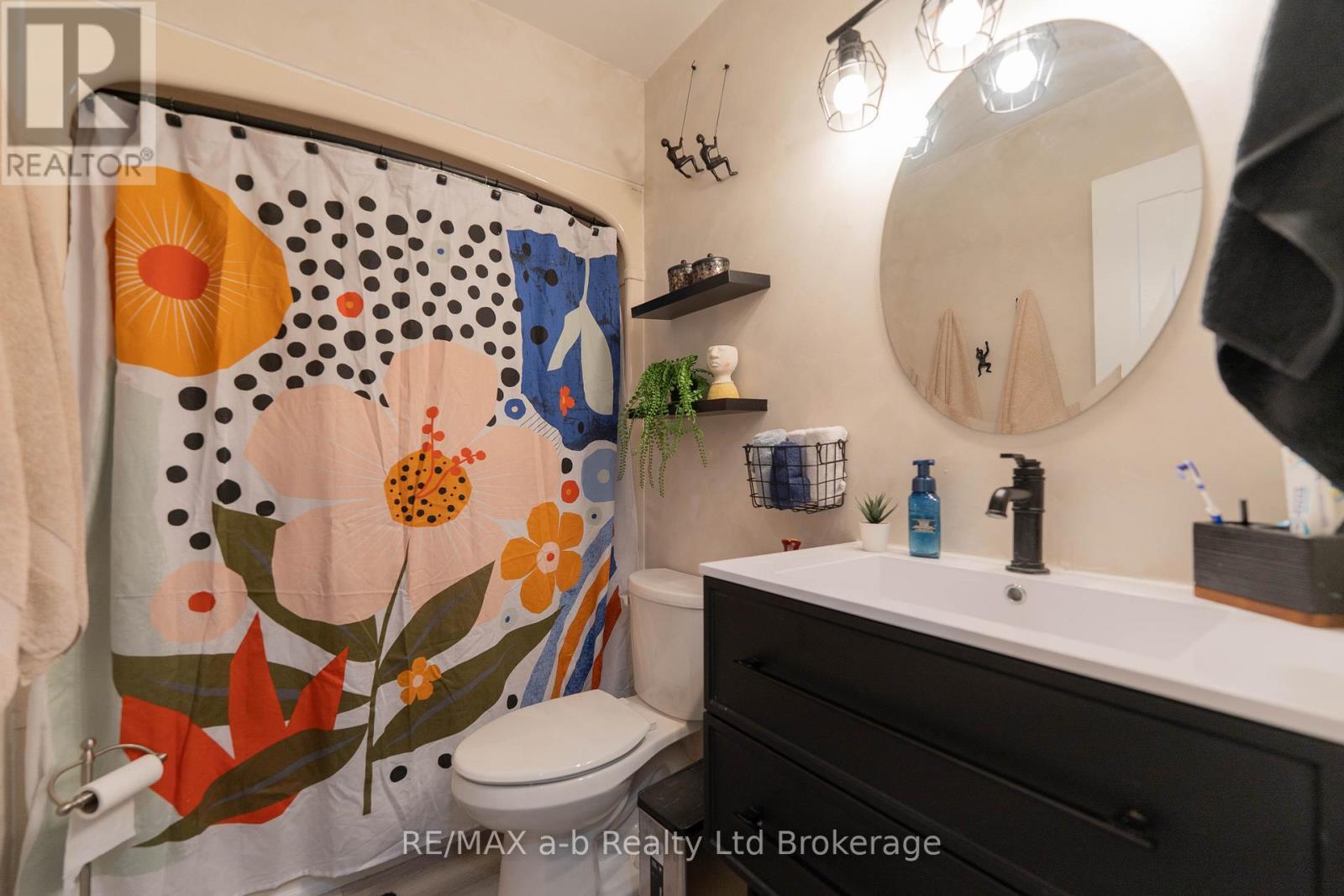 6 Camdon Court, Tillsonburg, ON - Indoor Photo Showing Bathroom