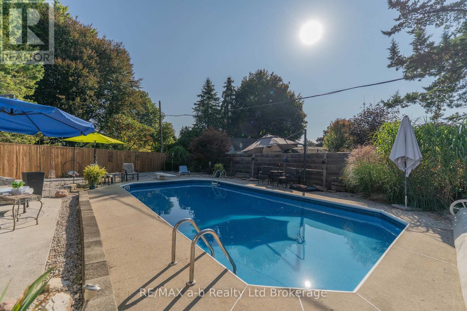 6 Camdon Court, Tillsonburg, ON - Outdoor With In Ground Pool With Deck Patio Veranda With Backyard