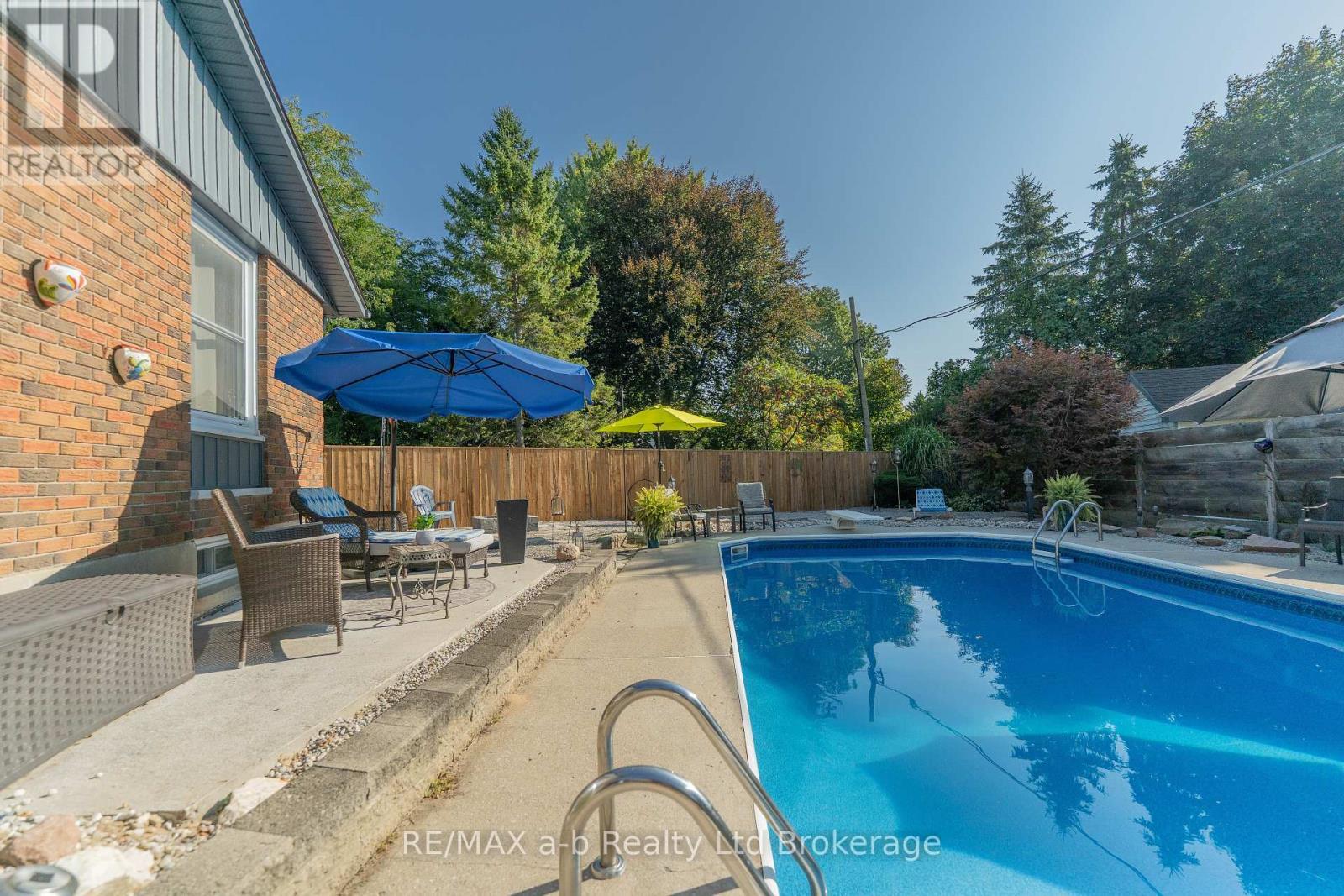 6 Camdon Court, Tillsonburg, ON - Outdoor With In Ground Pool With Deck Patio Veranda