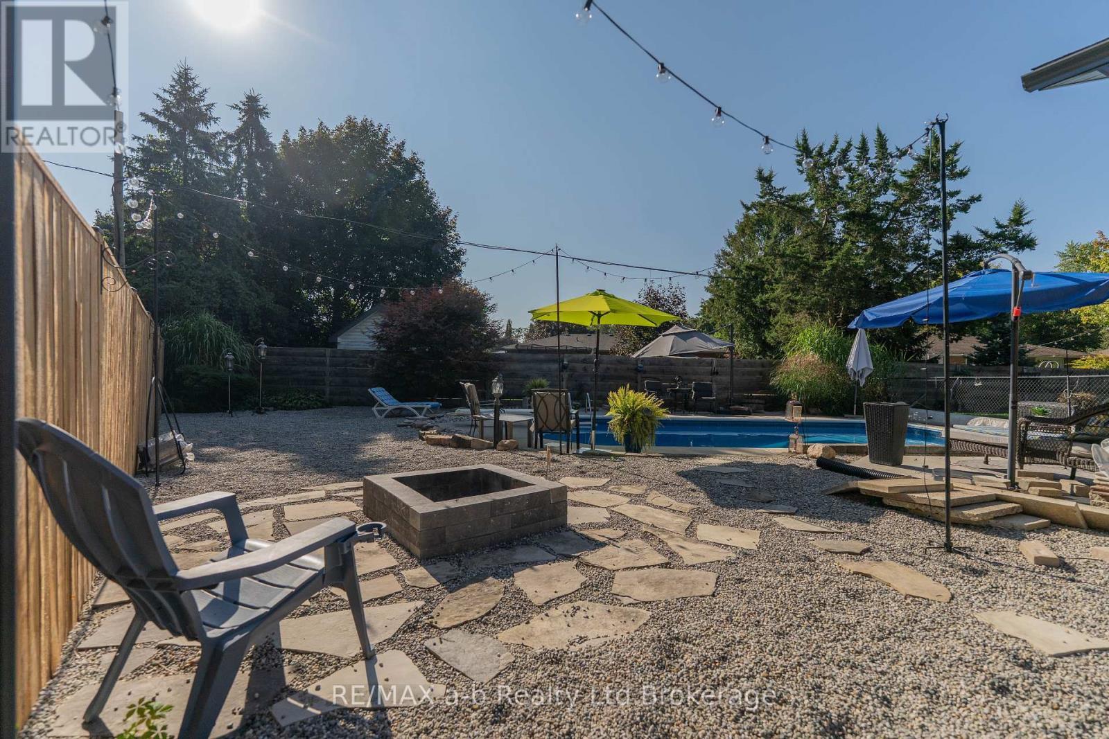 6 Camdon Court, Tillsonburg, ON - Outdoor With In Ground Pool