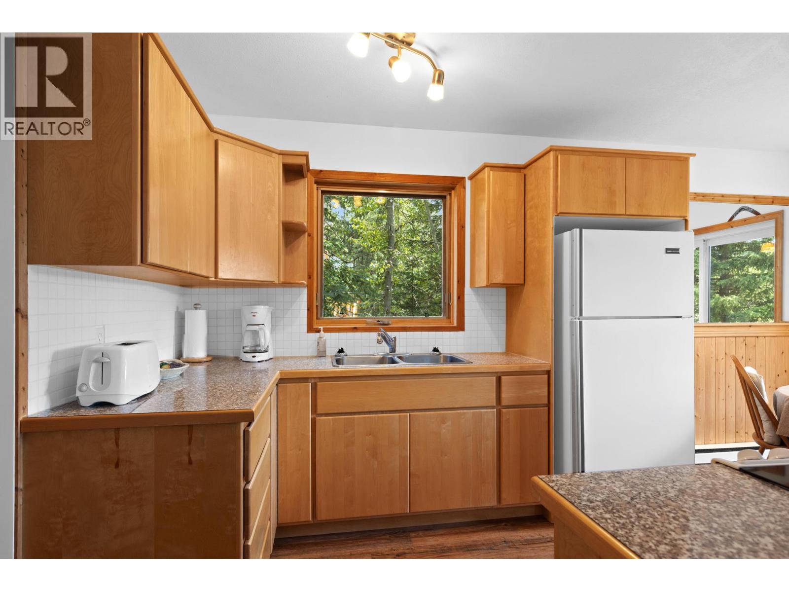 9245 Paradise Road, Kelowna, BC - Indoor Photo Showing Kitchen With Double Sink