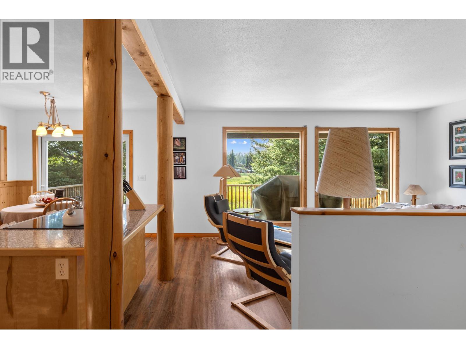 9245 Paradise Road, Kelowna, BC - Indoor