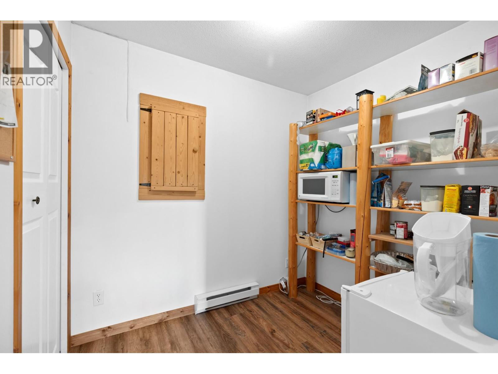 9245 Paradise Road, Kelowna, BC - Indoor Photo Showing Other Room