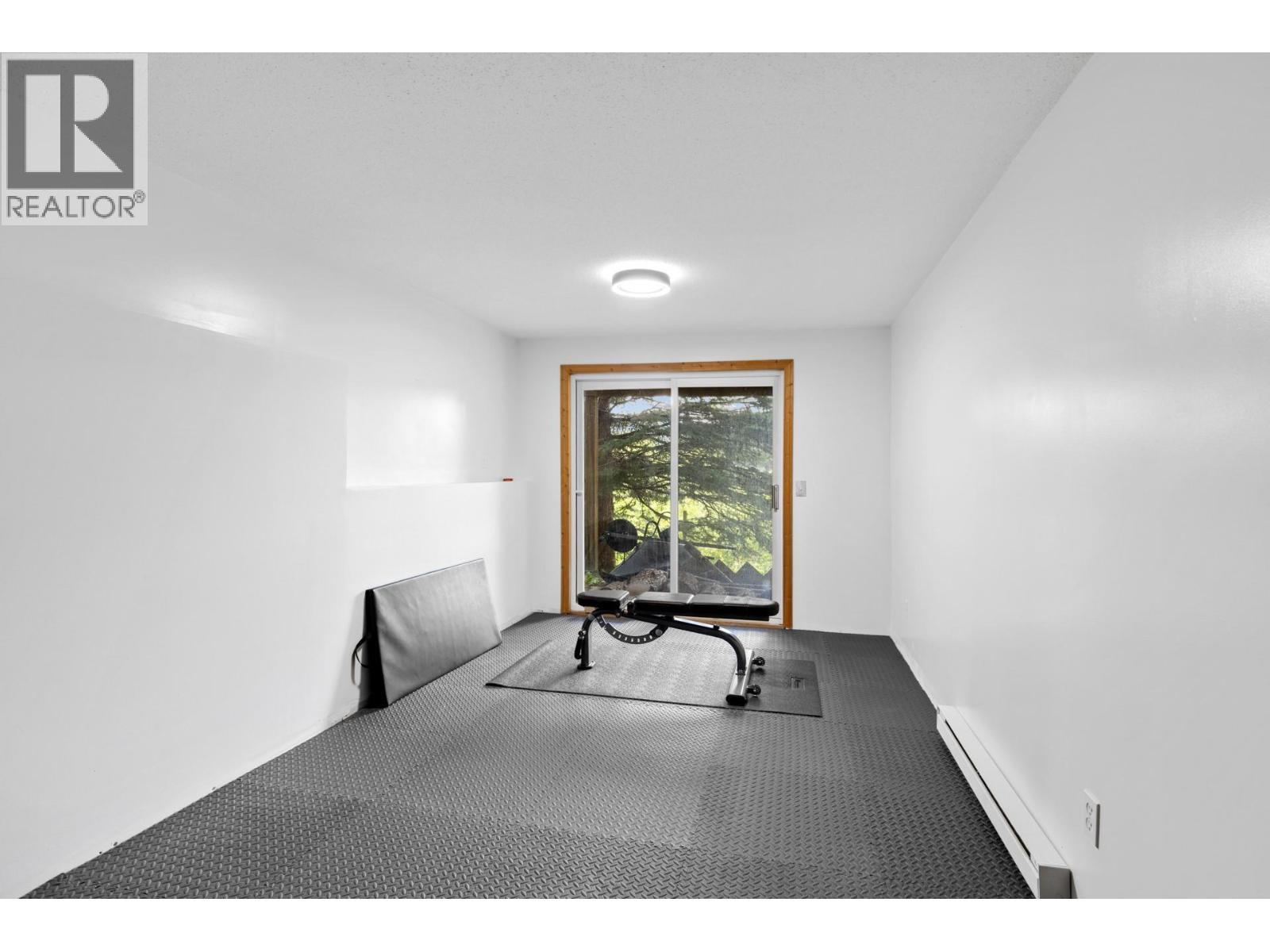 Flex room in basement - 9245 Paradise Road, Kelowna, BC - Indoor Photo Showing Other Room