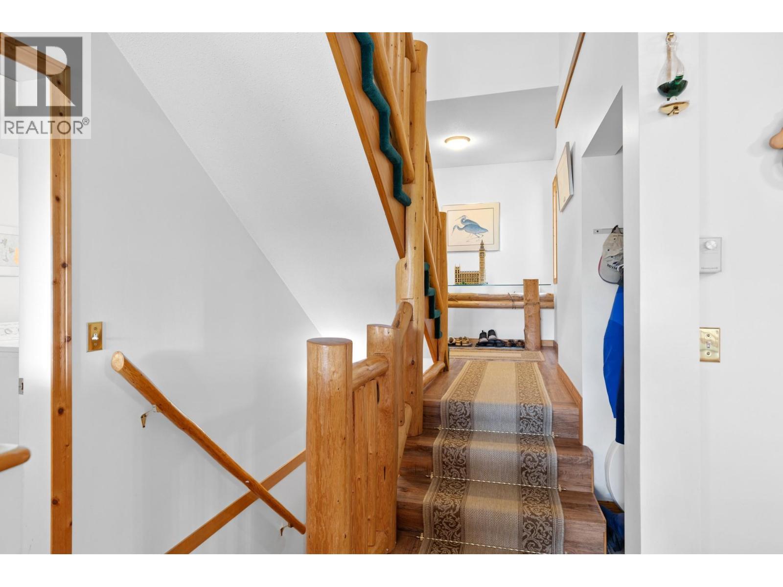 9245 Paradise Road, Kelowna, BC - Indoor Photo Showing Other Room