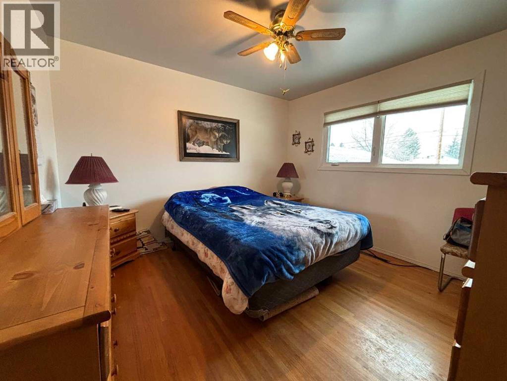 2407 5 Avenue N, Lethbridge, AB - Indoor Photo Showing Bedroom