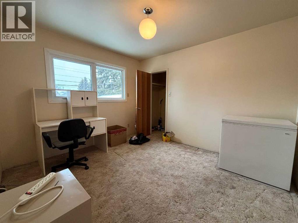 2407 5 Avenue N, Lethbridge, AB - Indoor